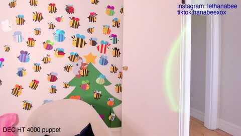 hana_bee @ myfreecams on 20231222