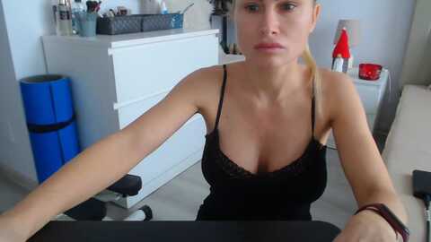 hrystina_ @ myfreecams on 20231222