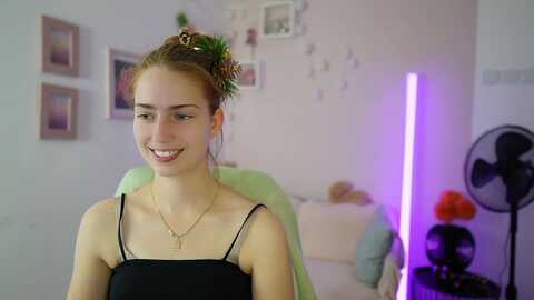 naomi_woods18 @ myfreecams on 20231222