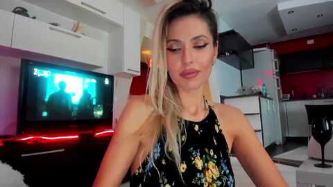 smileytinaa @ myfreecams on 20231222