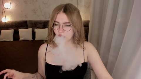 violarose @ myfreecams on 20231222