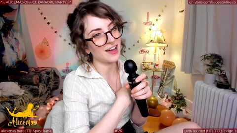 aliceisonfire @ myfreecams on 20231223