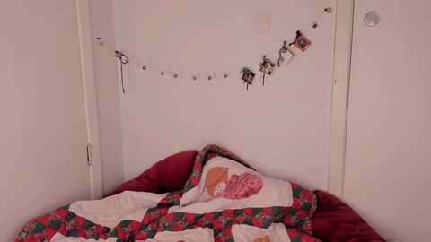 naomidee @ myfreecams on 20231223