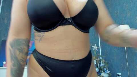 bo0ty_queen_ @ myfreecams on 20231224