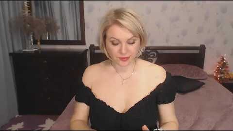 paradisapples @ myfreecams on 20231225