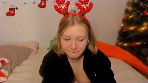 lisa_white @ myfreecams on 20231226