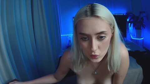 loren_wood @ myfreecams on 20231226