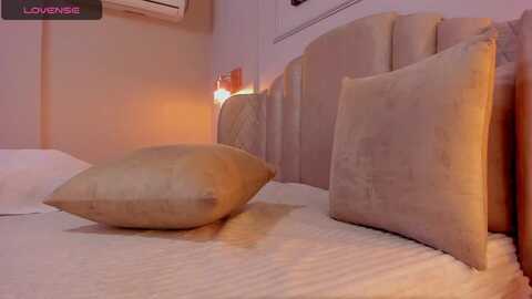 paula_07 @ myfreecams on 20231226