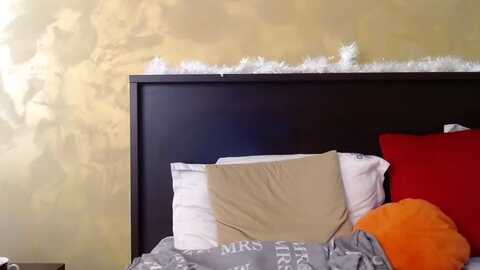 larakitie @ myfreecams on 20231227