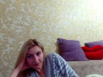 meltingjulia @ myfreecams on 20231227