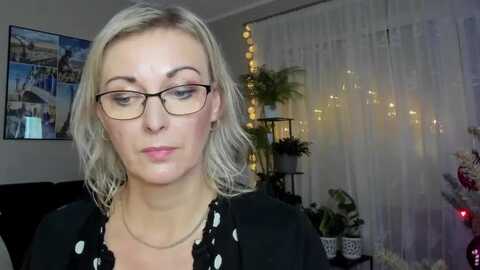 starvanessa1 @ myfreecams on 20231227