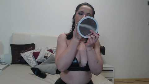 anahathor @ myfreecams on 20231228
