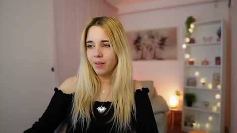 katie_kush18 @ myfreecams on 20231228