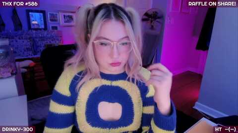 mollysnacks @ myfreecams on 20231228