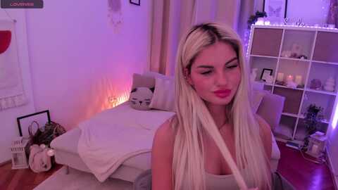 niablondie @ myfreecams on 20231228