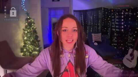 petitejewel @ myfreecams on 20231228