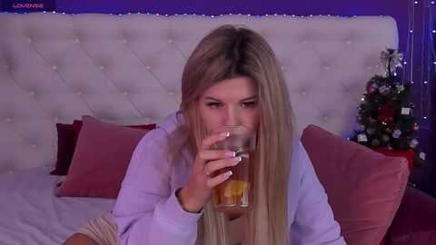 dominica_mini @ myfreecams on 20231229