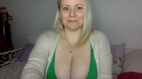 kurvy_khloe