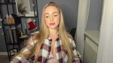 flowercoralie @ myfreecams on 20231230