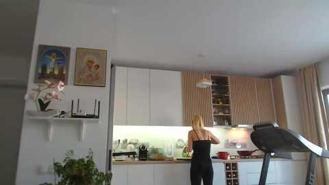 hrystina_ @ myfreecams on 20240102
