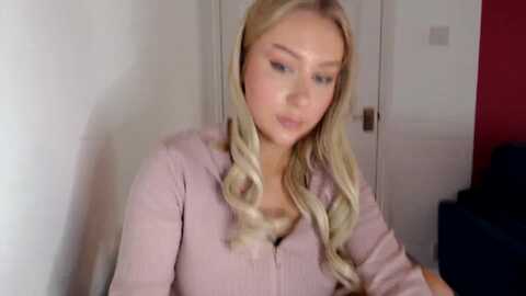 petiteavax @ myfreecams on 20240103
