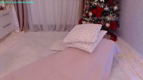 awesomeely @ myfreecams on 20240104