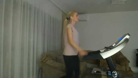 hrystina_ @ myfreecams on 20240104