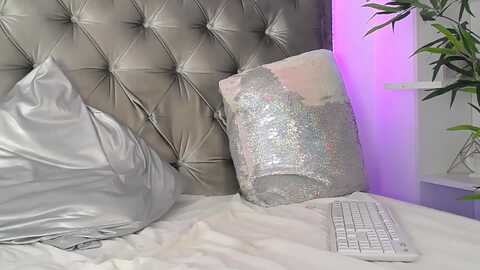 alma_whiteee @ myfreecams on 20240105
