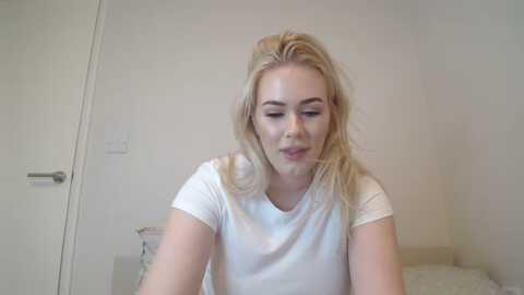 mlove_ @ myfreecams on 20240105