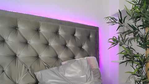 alma_whiteee @ myfreecams on 20240106