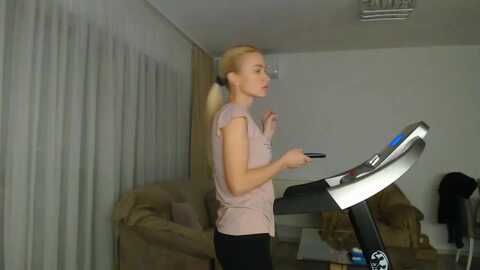 hrystina_ @ myfreecams on 20240106