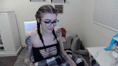 kikikadin @ myfreecams on 20240106
