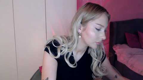 petiteavax @ myfreecams on 20240107