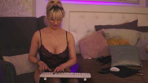 adelynchase @ myfreecams on 20240108