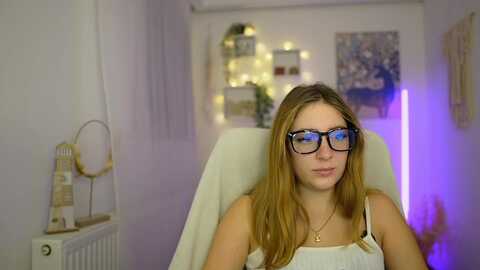 tina_nappi18 @ myfreecams on 20240108