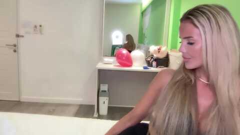 babebusiness @ myfreecams on 20240112