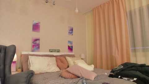 alisiak @ myfreecams on 20240115