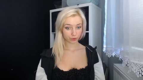 luciaamazing @ myfreecams on 20240115