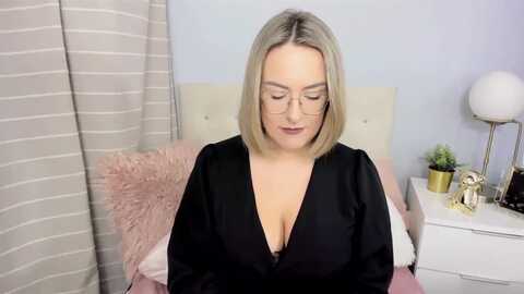 mollygold @ myfreecams on 20240115