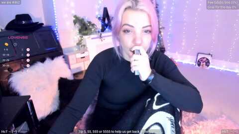 lunawolfie @ myfreecams on 20240116