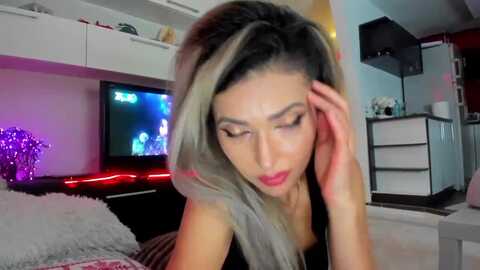 smileytinaa @ myfreecams on 20240116