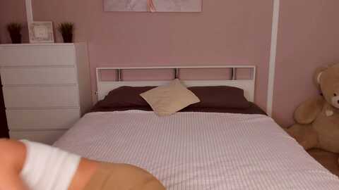 lekswest @ myfreecams on 20240118