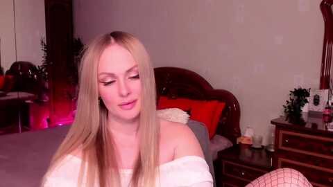 libby_nora @ myfreecams on 20240119