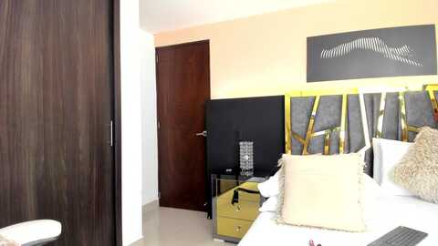 martina_brown @ myfreecams on 20240119