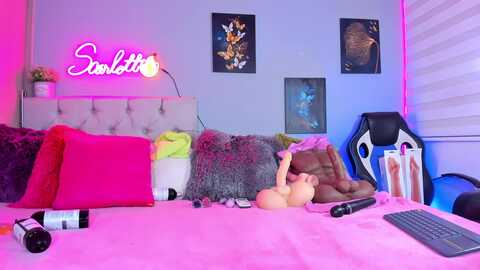 scarlett_1801 @ myfreecams on 20240119