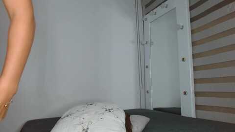 lina_castillo @ myfreecams on 20240120