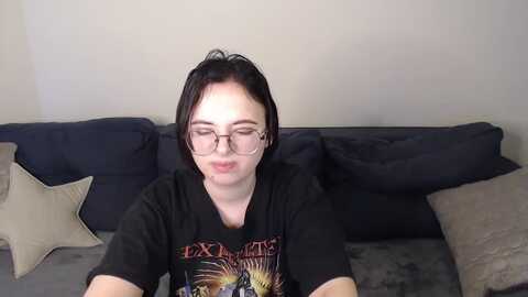 mini_diva @ myfreecams on 20240120