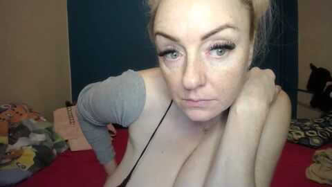 nadinnne @ myfreecams on 20240121