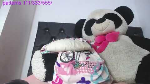 roxana_06 @ myfreecams on 20240121