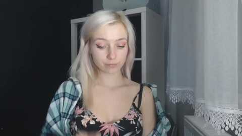 luciaamazing @ myfreecams on 20240122